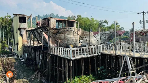 আগুনে পুড়ে ছাই কক্সবাজারের টুপটুপ রিসোর্ট। ছবি: রাজনীতি ডটকম