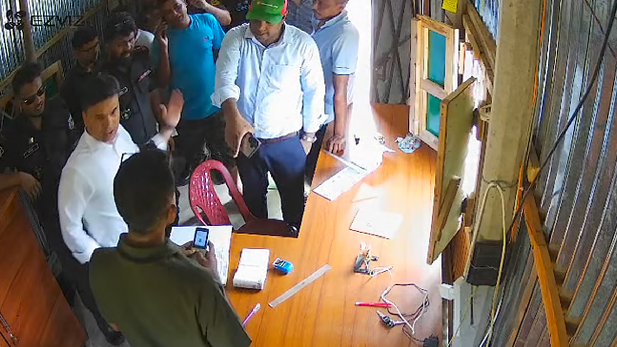 ইজারাদারের কর্মীরে থাপ্পড়, সেই ইউএনওকে প্রত্যাহার
