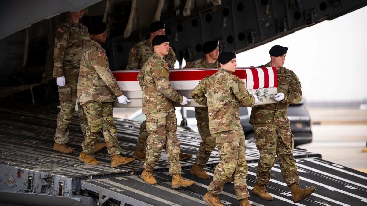 US-Army-carry-team-transferred-remains-of-six-soldiers-at-Dover-Air-Force-Base-14-March-2026