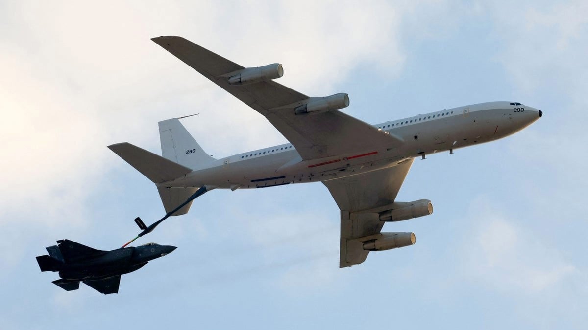 US-KC-135-refuelling-aircraft