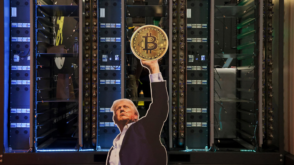 US-President-Donald-Trump-With-BitCoin-01-07-2026