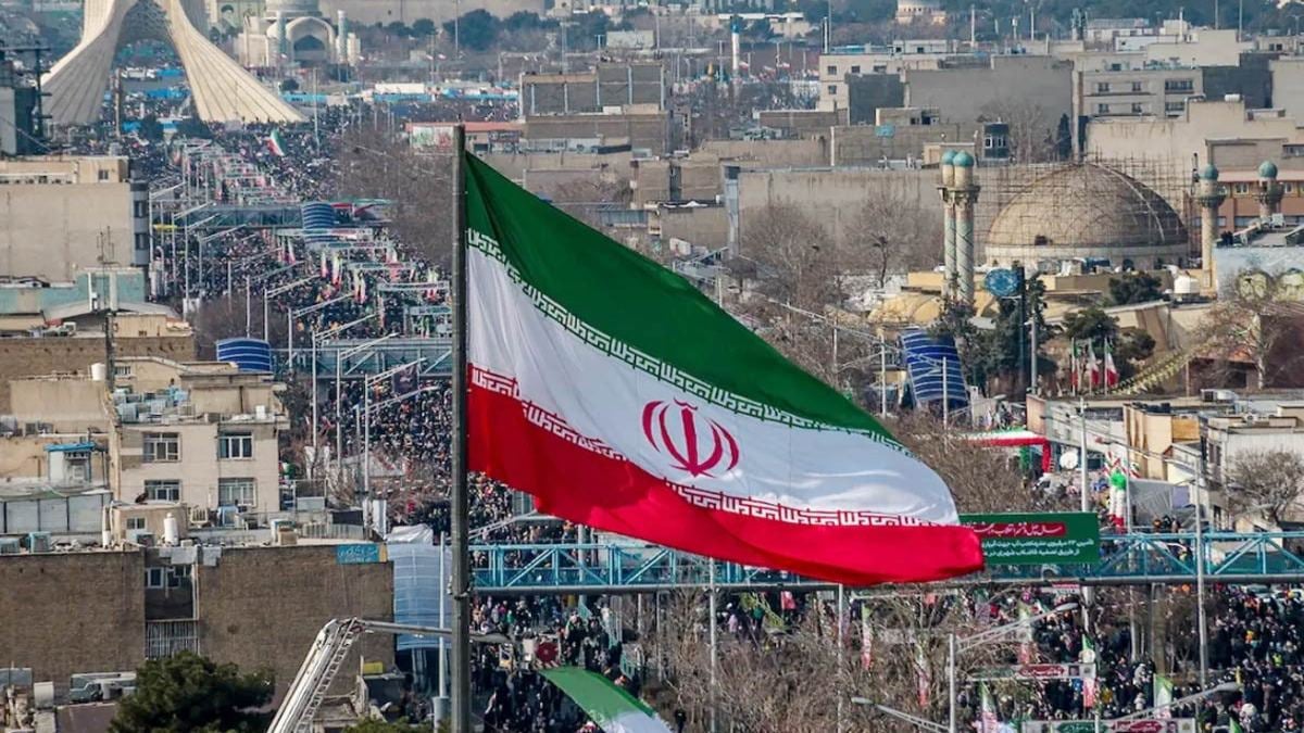 US orders its citizens to leave Iran