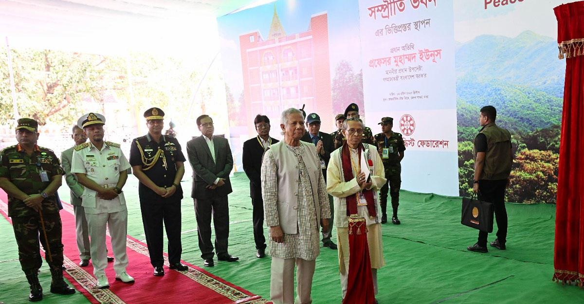 বৌদ্ধ বিহারে সম্প্রীতি ভবনের ফলক উন্মোচন প্রধান উপদেষ্টার
