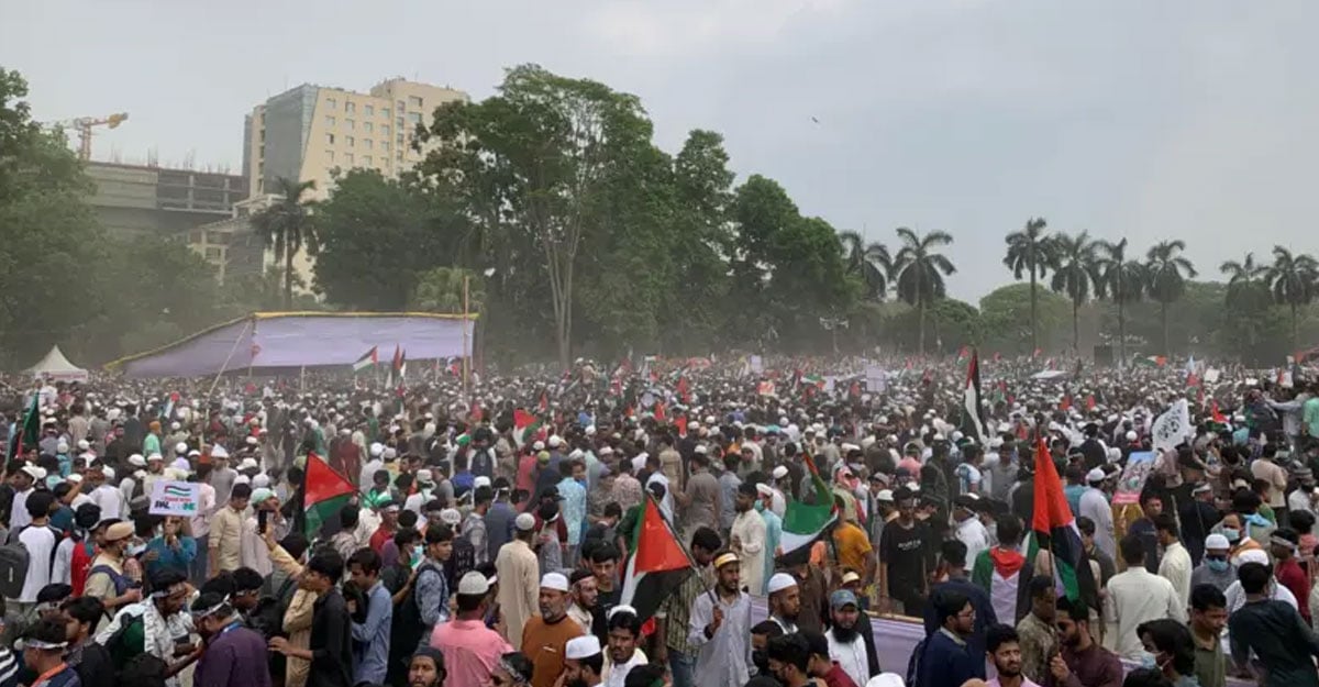 ‘মার্চ ফর গাজা’ কর্মসূচিতে অংশ নিতে বিপুল সংখ্যক মানুষ জমায়েত হয় সোহরাওয়ার্দী উদ্যানে