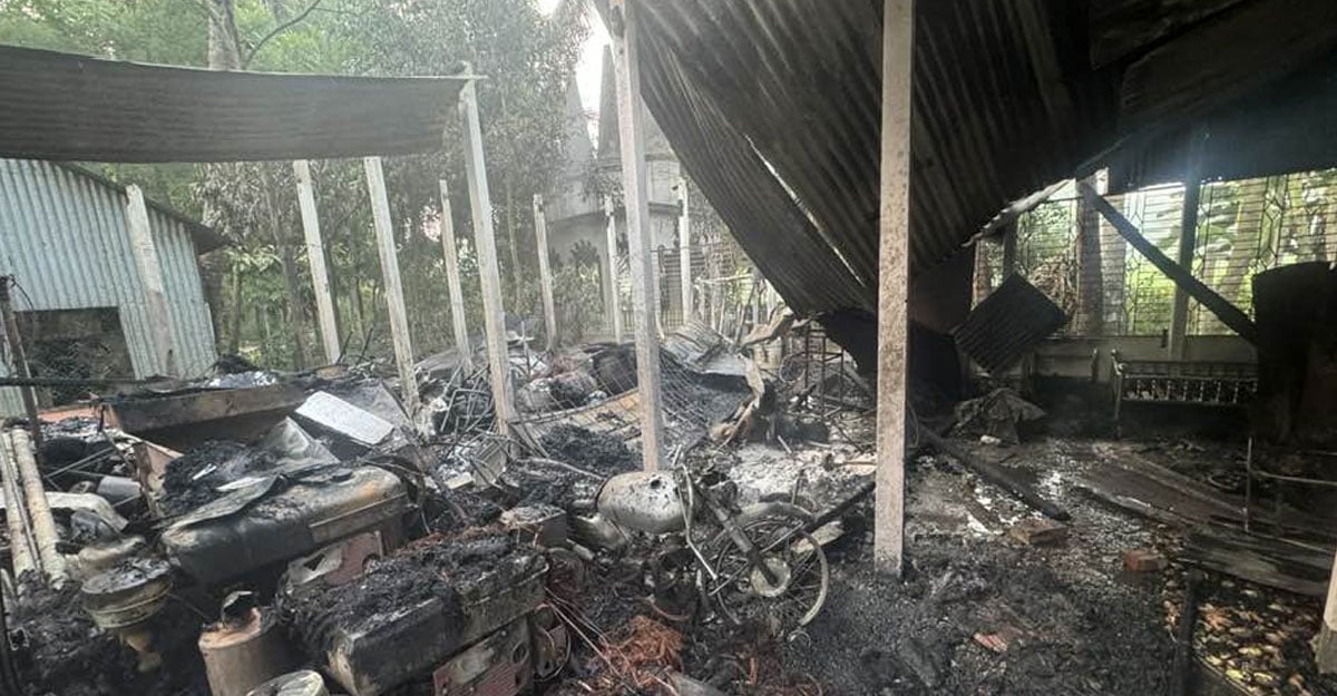 ফ্যাসিস্টের মোটিফ বানানো চিত্রশিল্পীর বাড়িতে আগুন