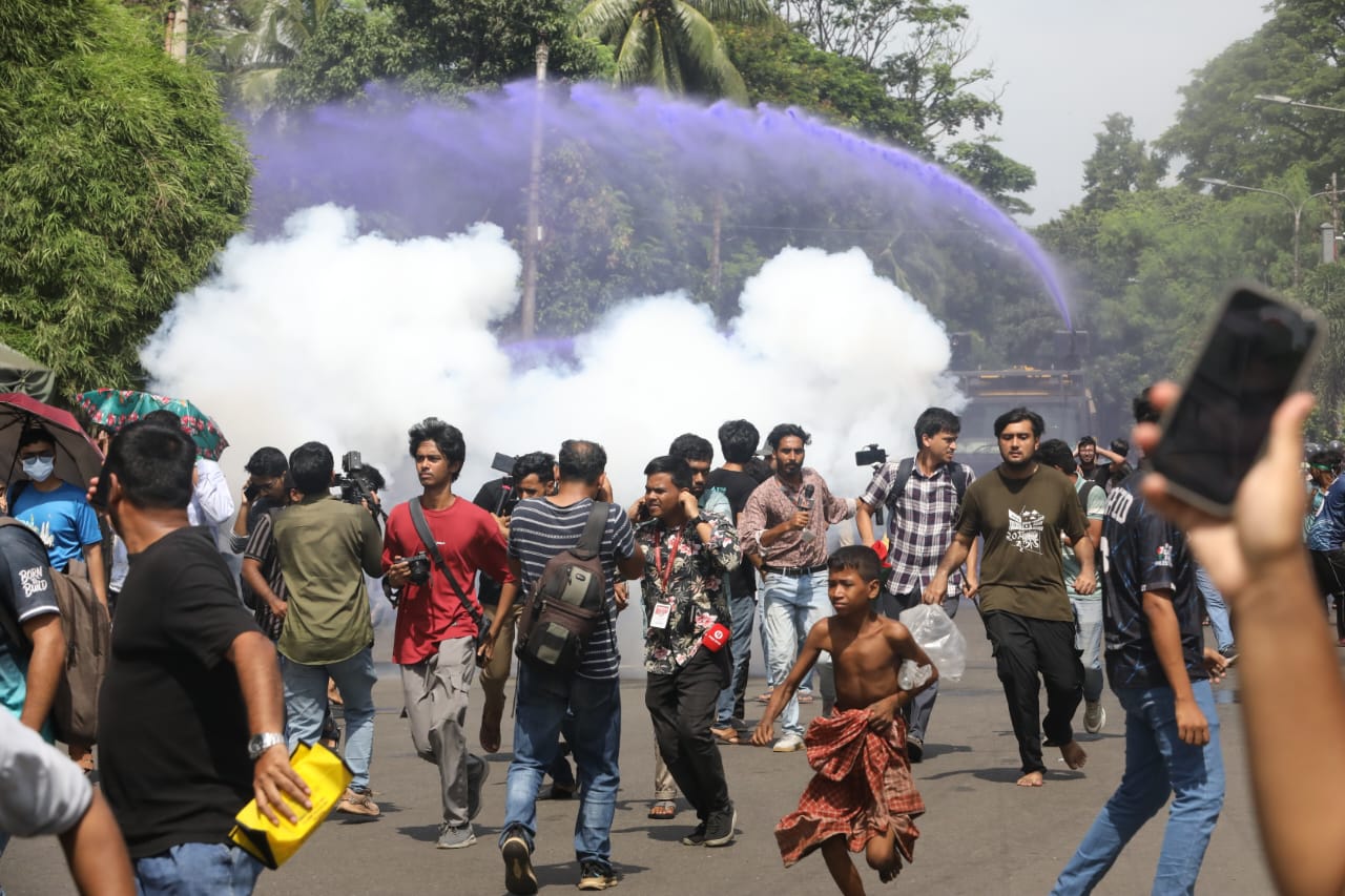প্রকৌশল শিক্ষার্থীদের ওপর পুলিশের অ‍্যাকশন