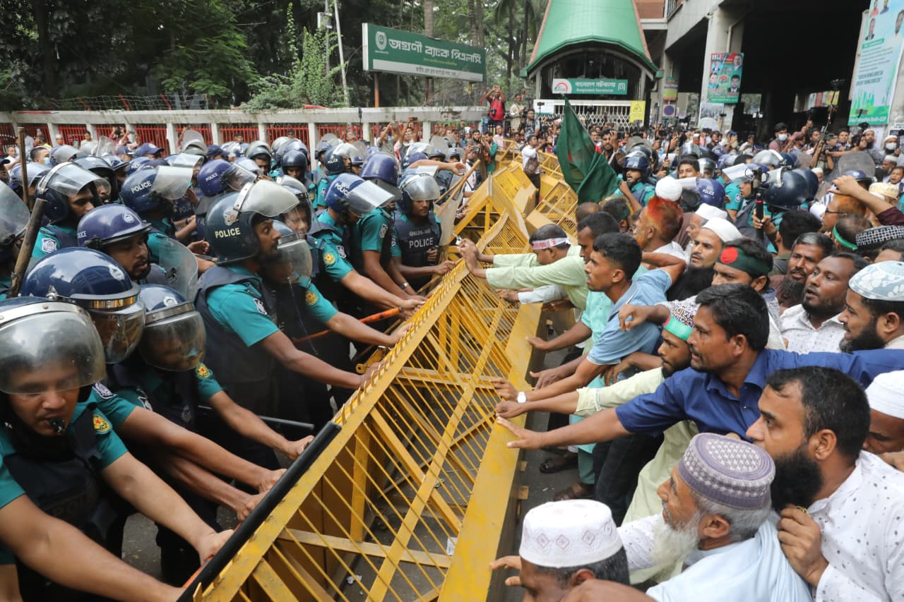 ইবতেদায়ী মাদ্রাসা শিক্ষকদের ভুখা মিছিল