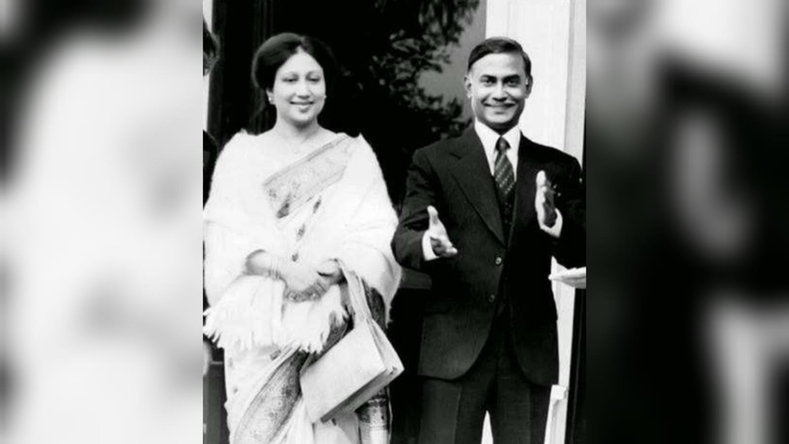 স্বামী প্রয়াত রাষ্ট্রপতি জিয়াউর রহমানের সাথে প্রয়াত প্রধানমন্ত্রী খালেদা জিয়া। ছবি: সংগৃহীত