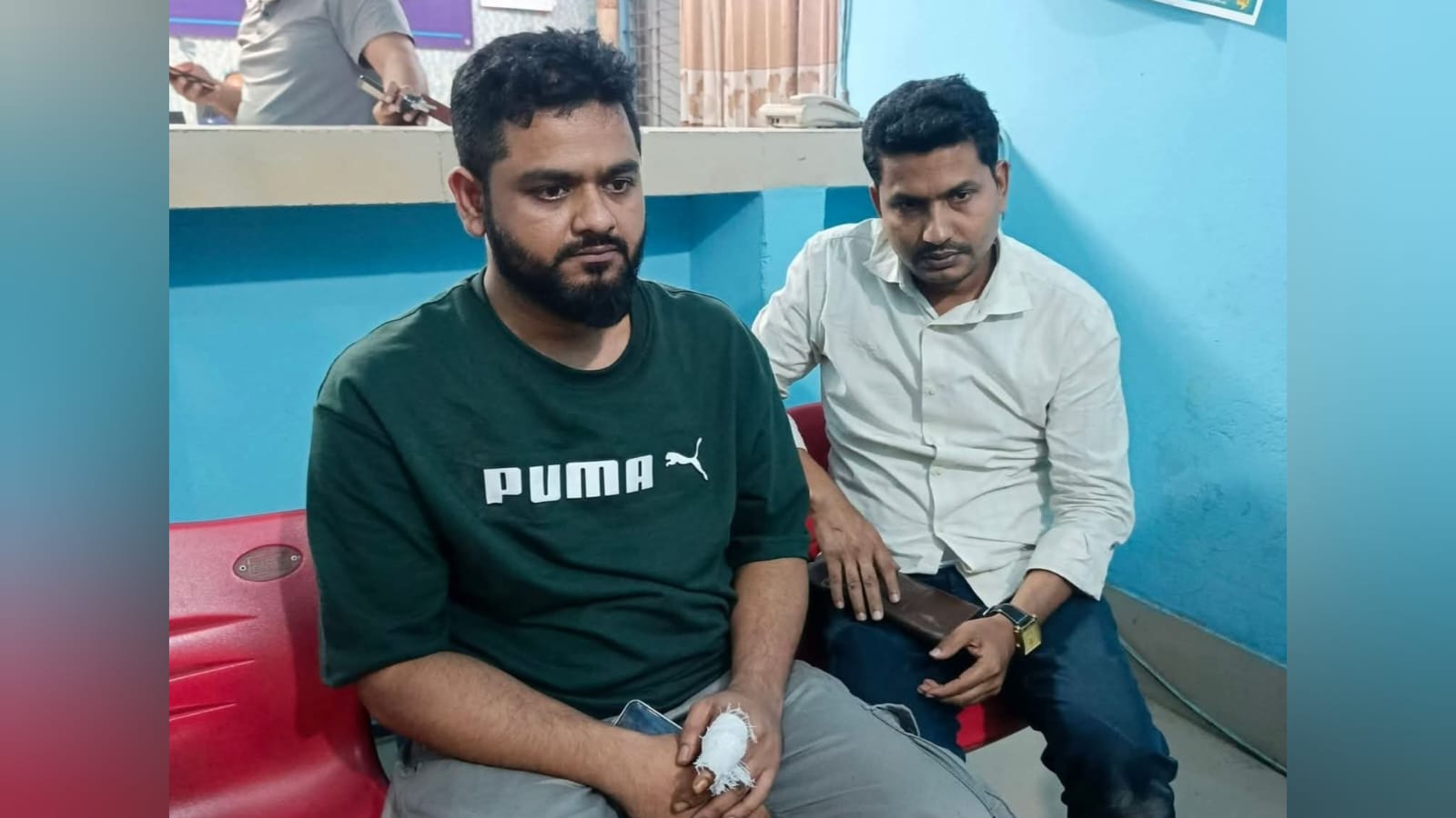 চাঁপাইনবাবগঞ্জে সন্ত্রাসী হামলায় দুই সাংবাদিক জখম