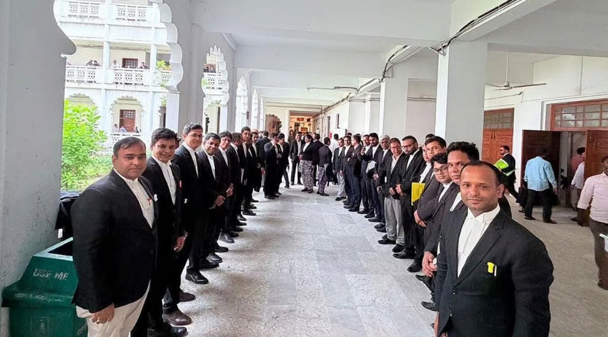 ওবায়দুল কাদেরসহ ৭ জনের মৃত্যুদণ্ড, আওয়ামীপন্থি আইনজীবীদের ‘নীরব প্রতিবাদ’