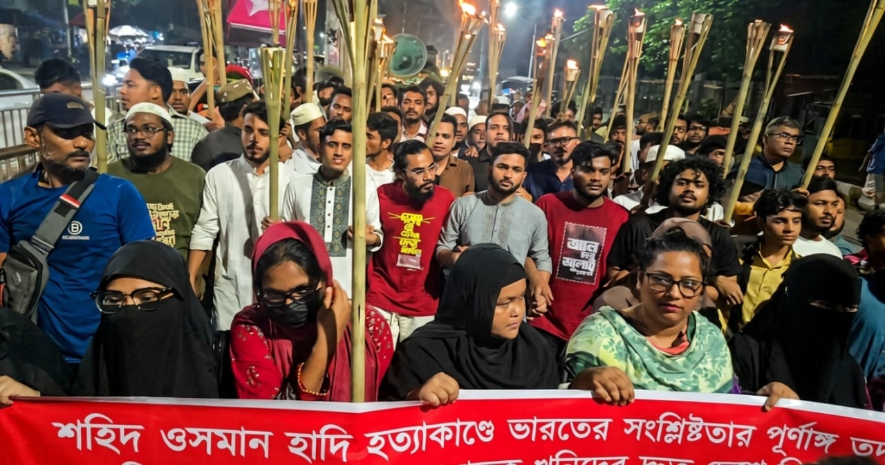 মুখ খোলো মমতা, জানতে চায় জনতা— মশাল মিছিলে ইনকিলাব মঞ্চ
