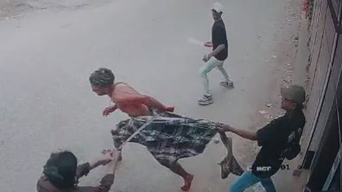 কেরানীগঞ্জে তরুণকে কুপিয়ে ও গুলি করে হত্যা