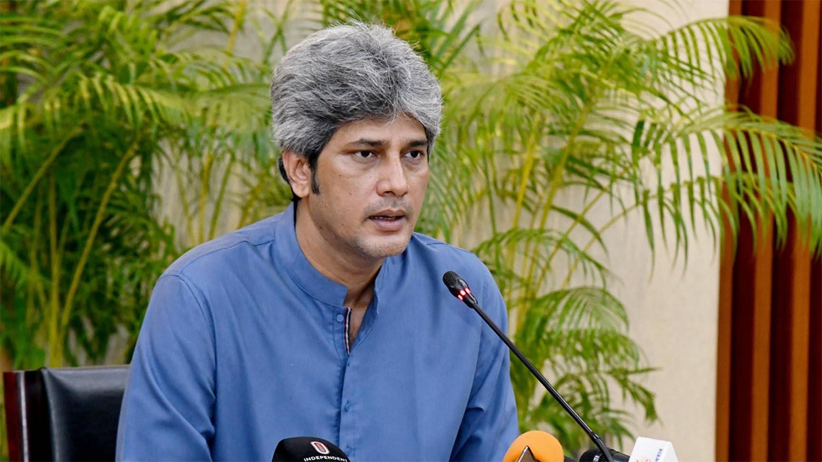 গত ১৬ জুন একনেক বৈঠকের পর সাংবাদিকদের ব্রিফ করেন পরিকল্পনা প্রতিমন্ত্রী জোনায়েদ সাকি। ছবি: পিআইডি