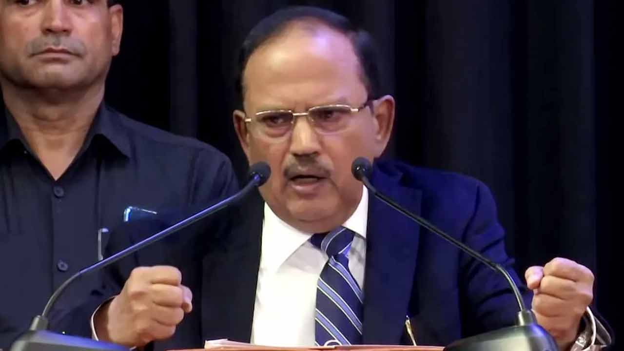 দুর্বল শাসনই বাংলাদেশে সরকার পতনের কারণ: অজিত দোভাল