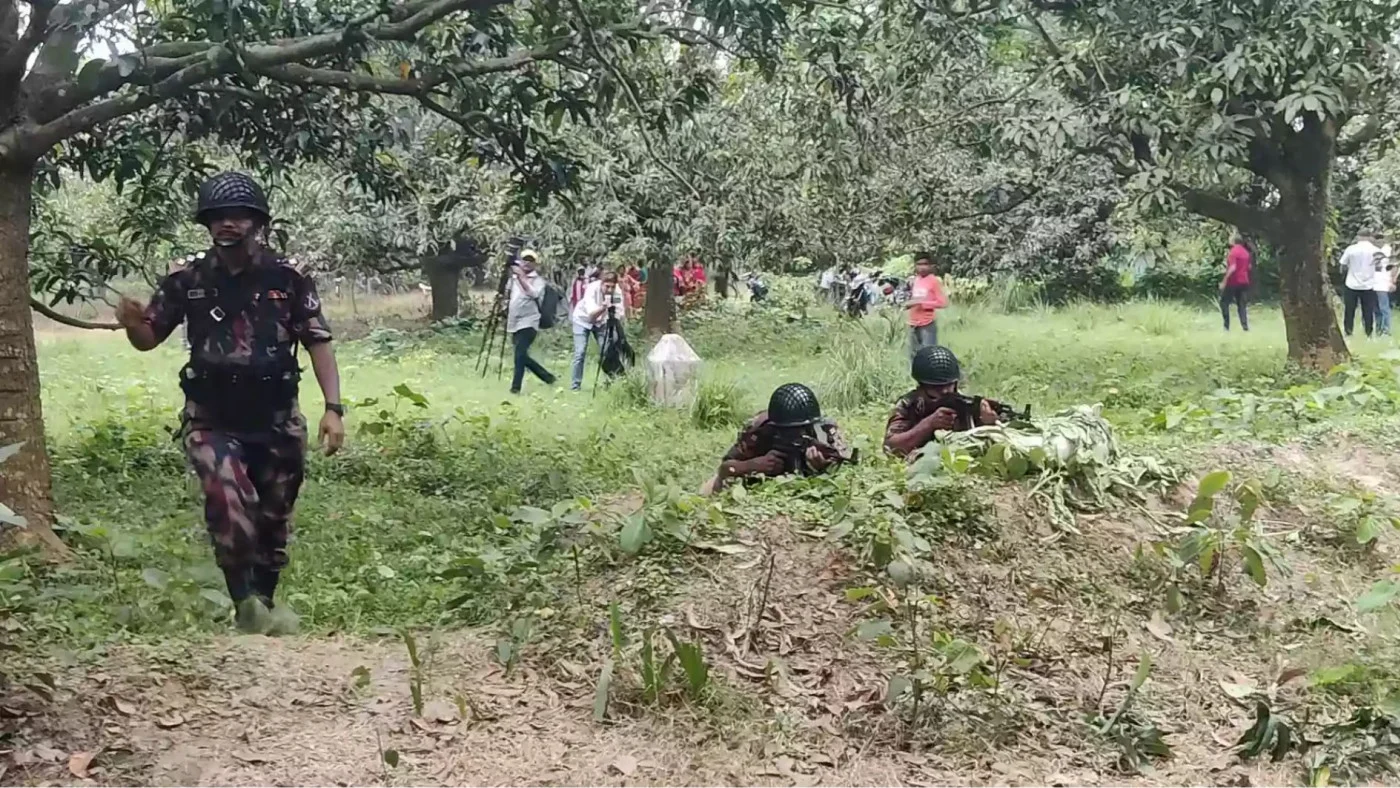 BGB foils BSF 'push-in' bids along Naogaon, C'nawabganj, Lalmonirhat borders
