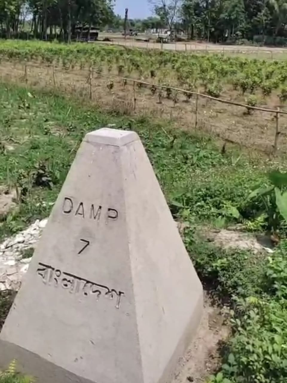 পাটগ্রামে বিজিবির বাধায় মাটি কাটা বন্ধ করলো বিএসএফ