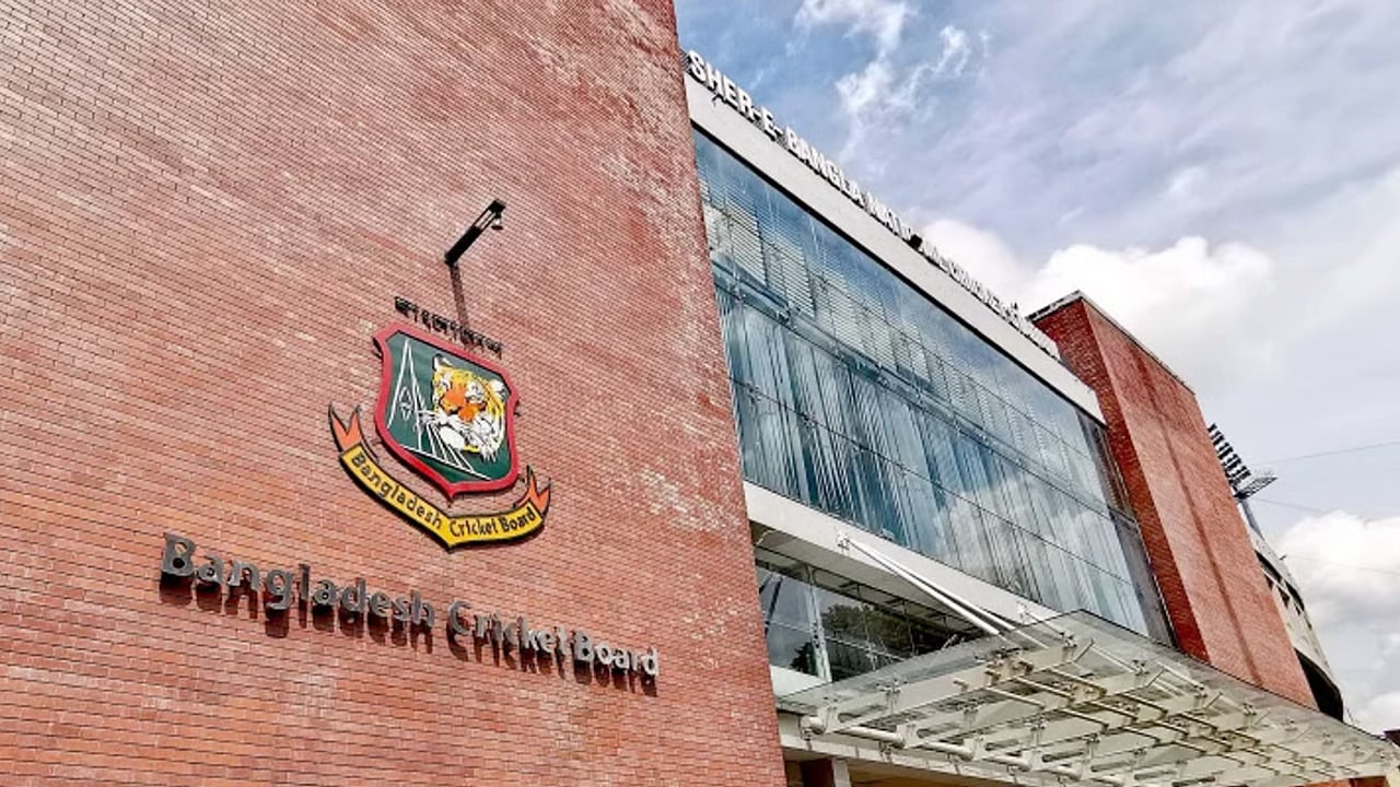 এক রাতেই বিসিবির ৪ পরিচালকের পদত্যাগ