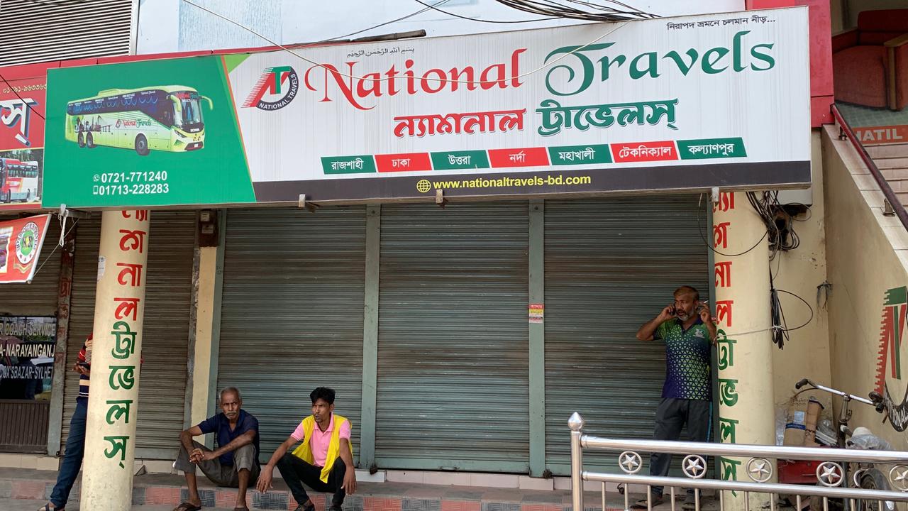 রাজশাহী-ঢাকা রুটে বাস চলাচল বন্ধ, ভোগান্তিতে যাত্রীরা