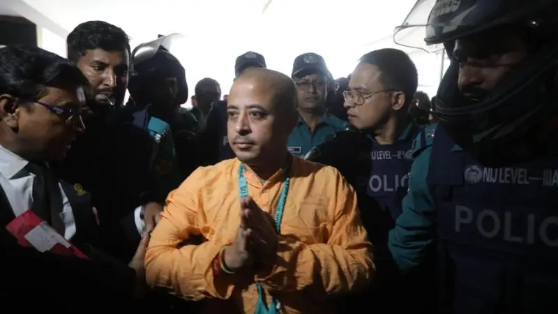 মায়ের মৃত্যুতে ৫ ঘণ্টার জন্য প্যারোলে মুক্ত চিন্ময় দাস