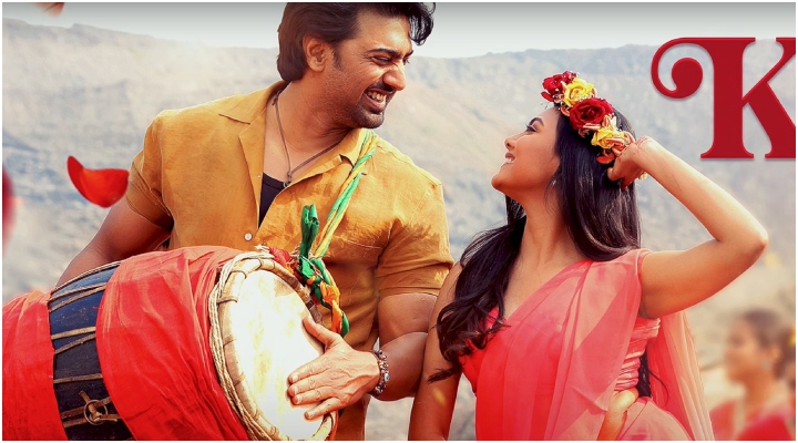 নজর কাড়লেন দেব-ইধিকা