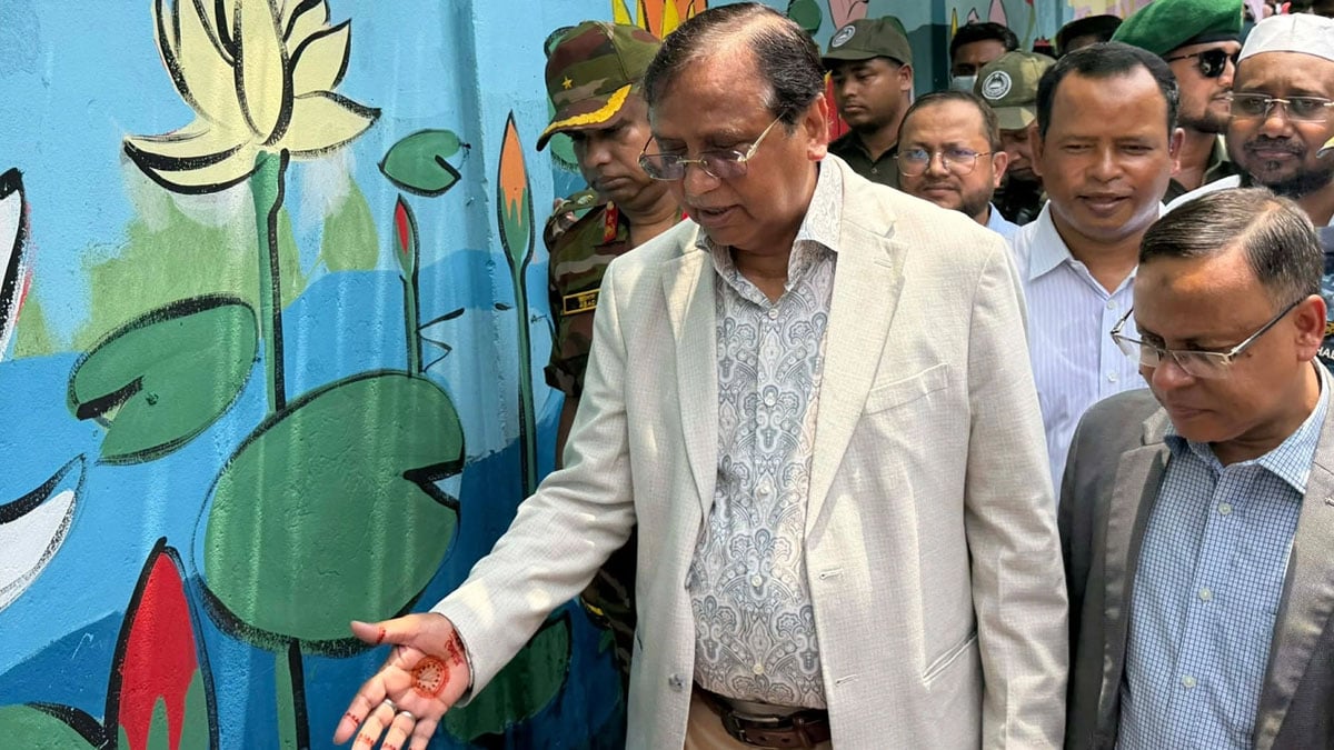 হকারদের নির্দিষ্ট স্থান-সময়ে বসতে লাইসেন্স দেওয়া হবে: ডিএসসিসি প্রশাসক