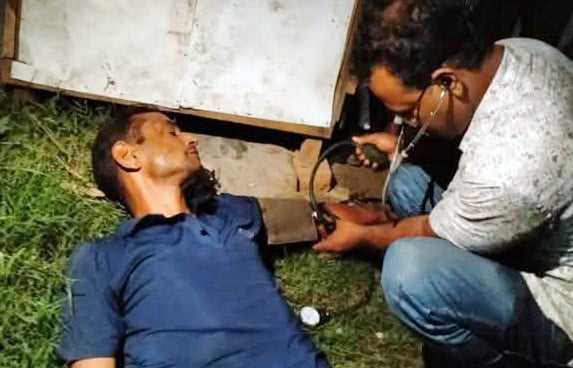 পুলিশ দেখে ইয়াবা গিলে ফেললেন যুবক, অচেতন অবস্থায় হাসপাতালে ভর্তি