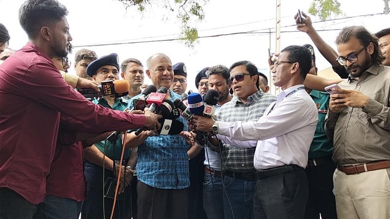 পুলিশের থাকা-খাওয়ার মানোন্নয়নে পদক্ষেপ নেয়া হচ্ছে : স্বরাষ্ট্র উপদেষ্টা