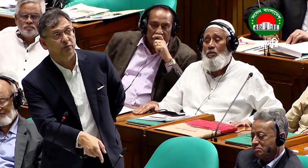 Home-Minister_At-Parliament
