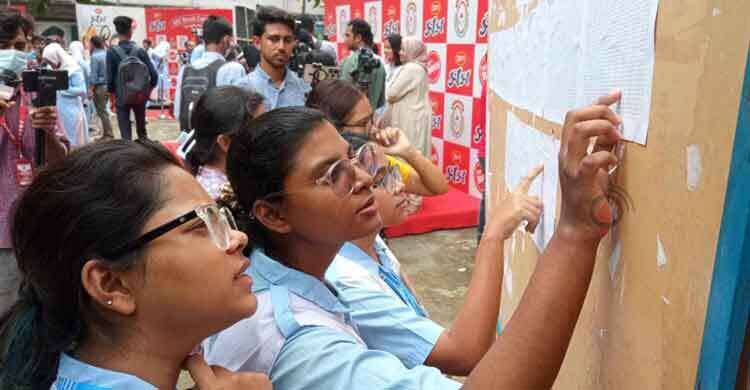 এইচএসসিতে ১ বা ২ বিষয়ে ফেল ৪ লাখ, পুনঃপরীক্ষা ১ মাসের মধ্যে