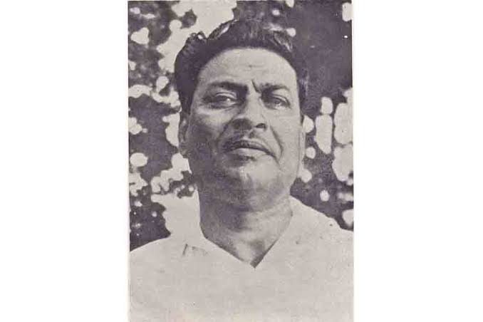 উত্তাল সাগরে ঝড়ের কবলে