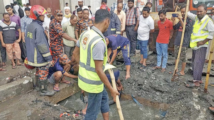 টঙ্গীতে ম্যানহোলে পড়ে নিখোঁজ নারীর মরদেহ উদ্ধার