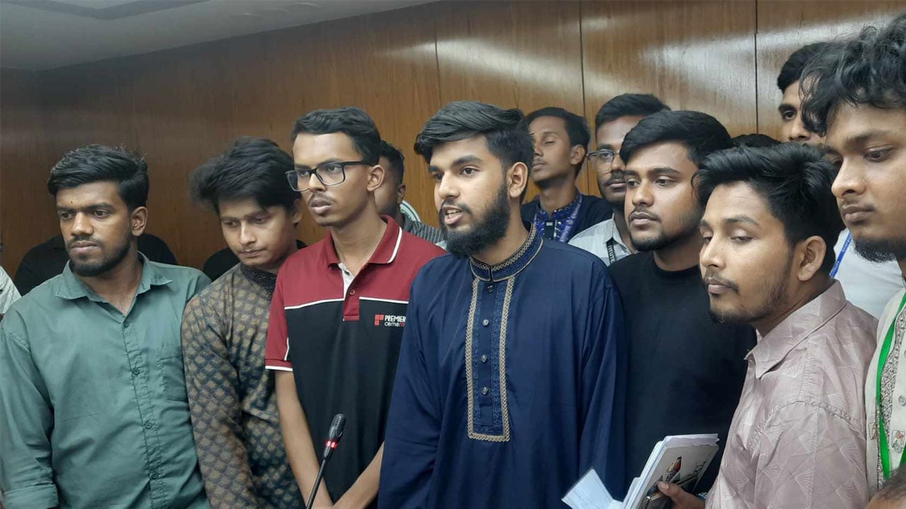 কঠোর আন্দোলনের হুঁশিয়ারি কারিগরি শিক্ষার্থীদের