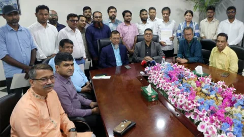 ইস্ট ওয়েস্ট মিডিয়ার ১৭ সাংবাদিক পেলেন বসুন্ধরার সম্মাননা
