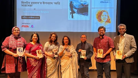 লন্ডনে পাঞ্জেরী পাবলিকেশন্সের ৩টি বইয়ের পাঠ উন্মোচনের পাশাপাশি ব্রিটেন ও ইউরোপের পাঠকদের জন্য অনলাইন বুকশপেরও উদ্বোধন করা হয়।