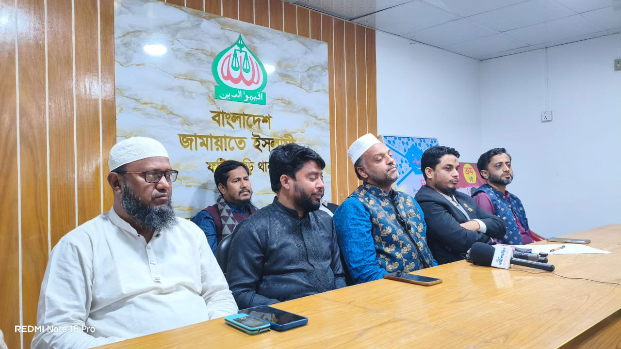 অ্যাডভোকেট আহম্মদ কবির করিম আনুষ্ঠানিকভাবে প্রার্থিতা প্রত্যাহারের ঘোষণা দেন