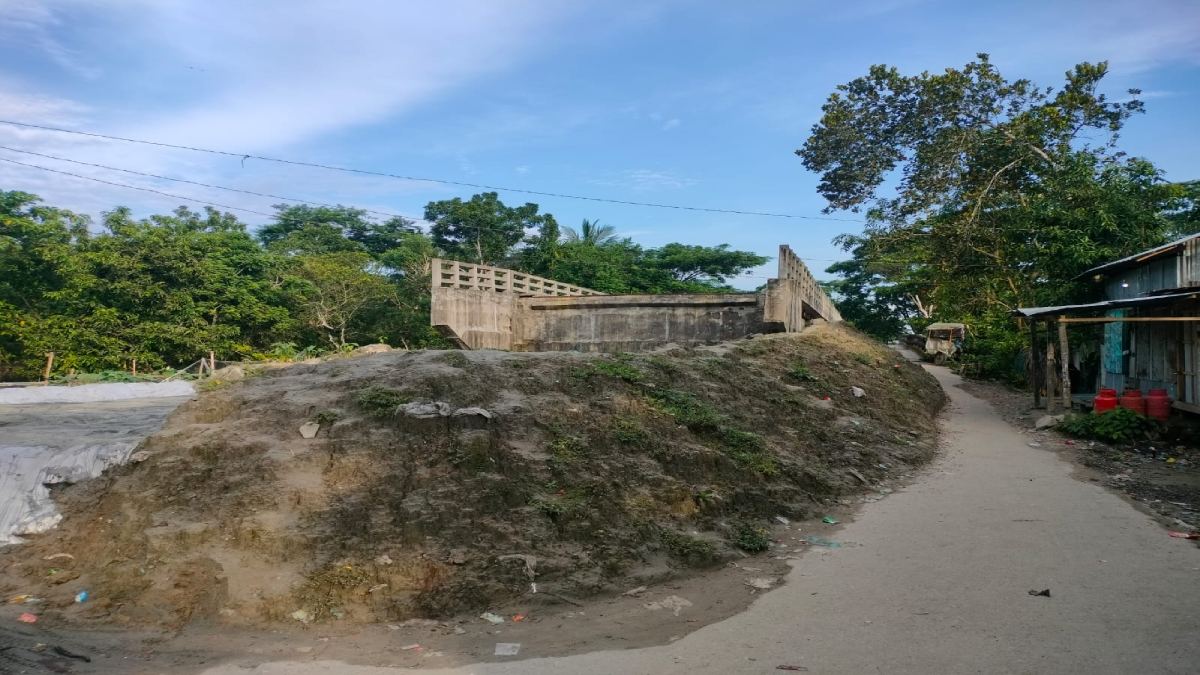 ঠিকাদার আত্মগোপনে, থমকে আছে এলজিইডির শত কোটি টাকার কাজ