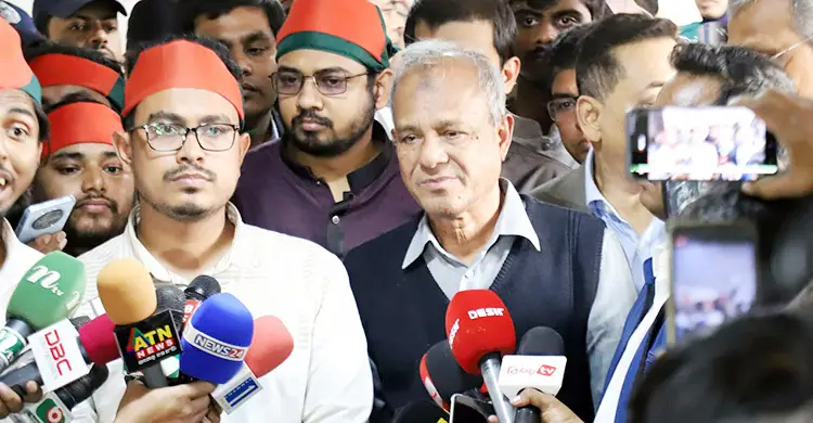 স্বরাষ্ট্র উপদেষ্টার উপস্থিতিতে তাকেই পদত্যাগের আল্টিমেটাম ডাকসু ভিপির