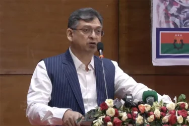 ডাকসুতে বিজয়ীদের অভিনন্দন জানালেন সালাহউদ্দিন