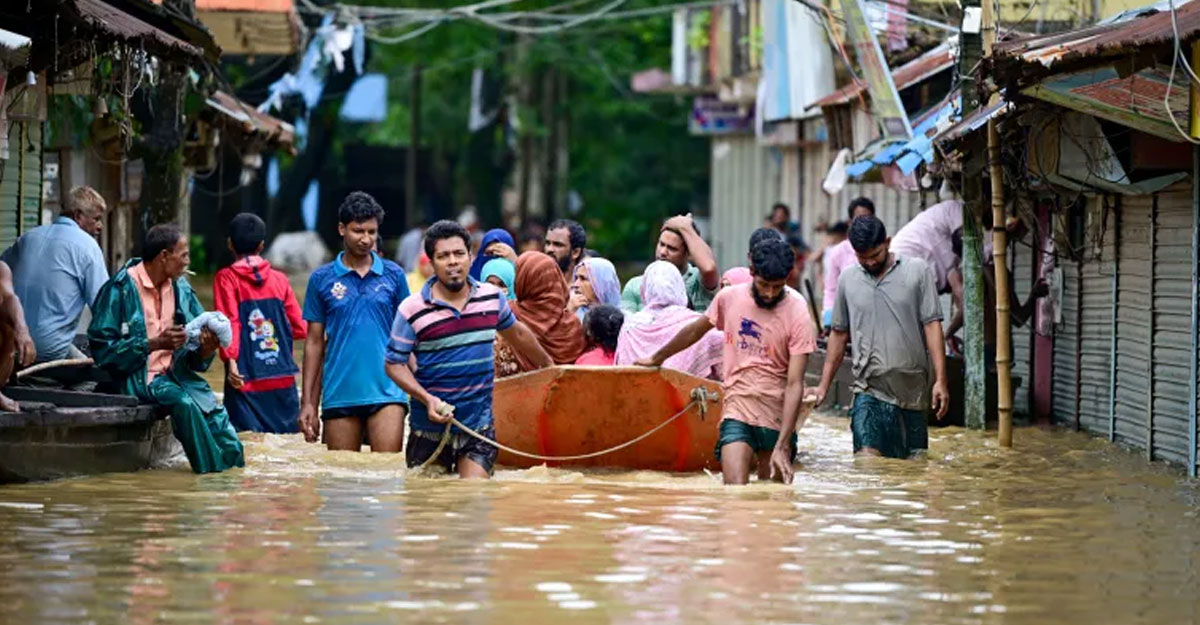 বন্যায় প্লাবিত ১২ জেলা, মানবিকসংকটে ৪৫ লাখ মানুষ