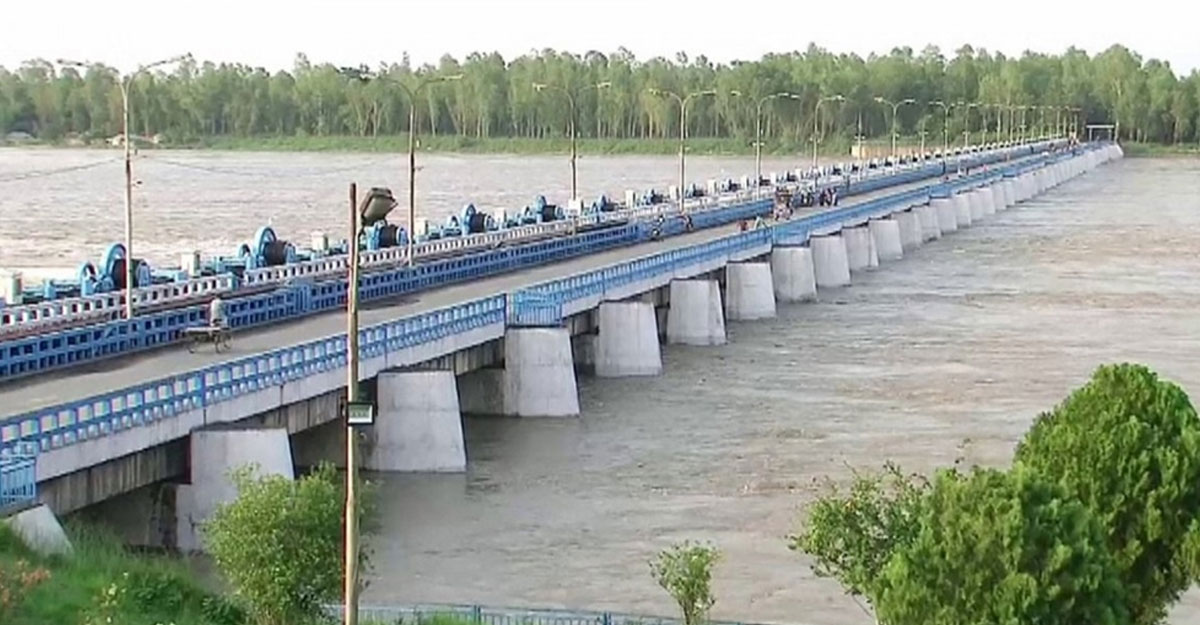 তিস্তা ব্যারেজের ৪৪টি জলকপাট খুলে দেওয়া হয়েছে। ফাইল ছবি