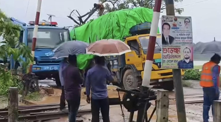 ঢাকা-রাজশাহী ট্রেন চলাচল বন্ধ