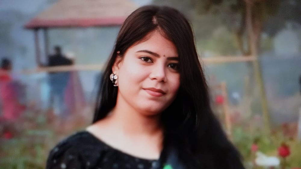Young-woman-killed-after-falling-from-rickshaw-during-snatching-in-Uttara.